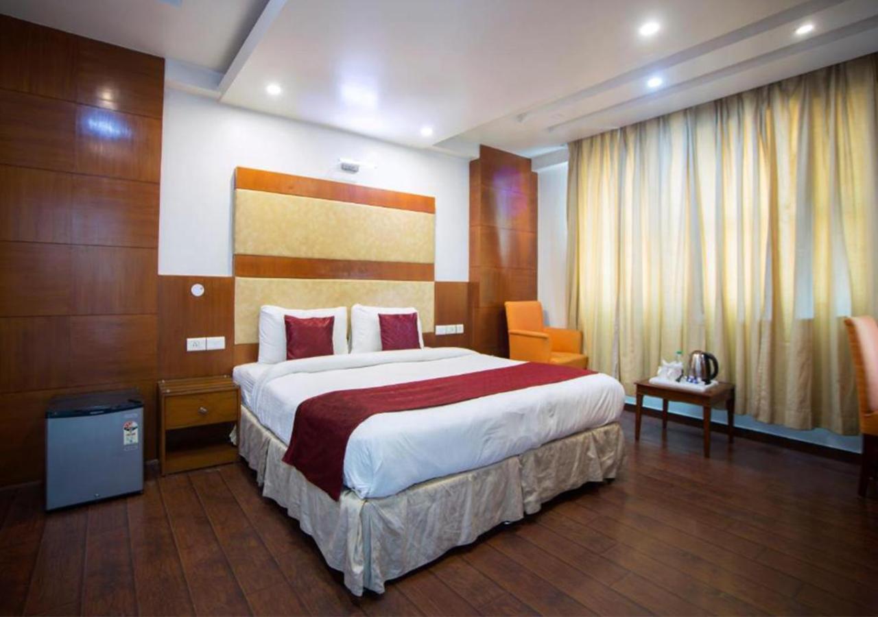 Hotel Palm Do'R # Walking Distance To New Delhi Station # Parking # Family Hotel # Customer'S Choice Hotel # Near To Tourist Places - India Gate, Red Fort, Jama Masjid Extérieur photo
