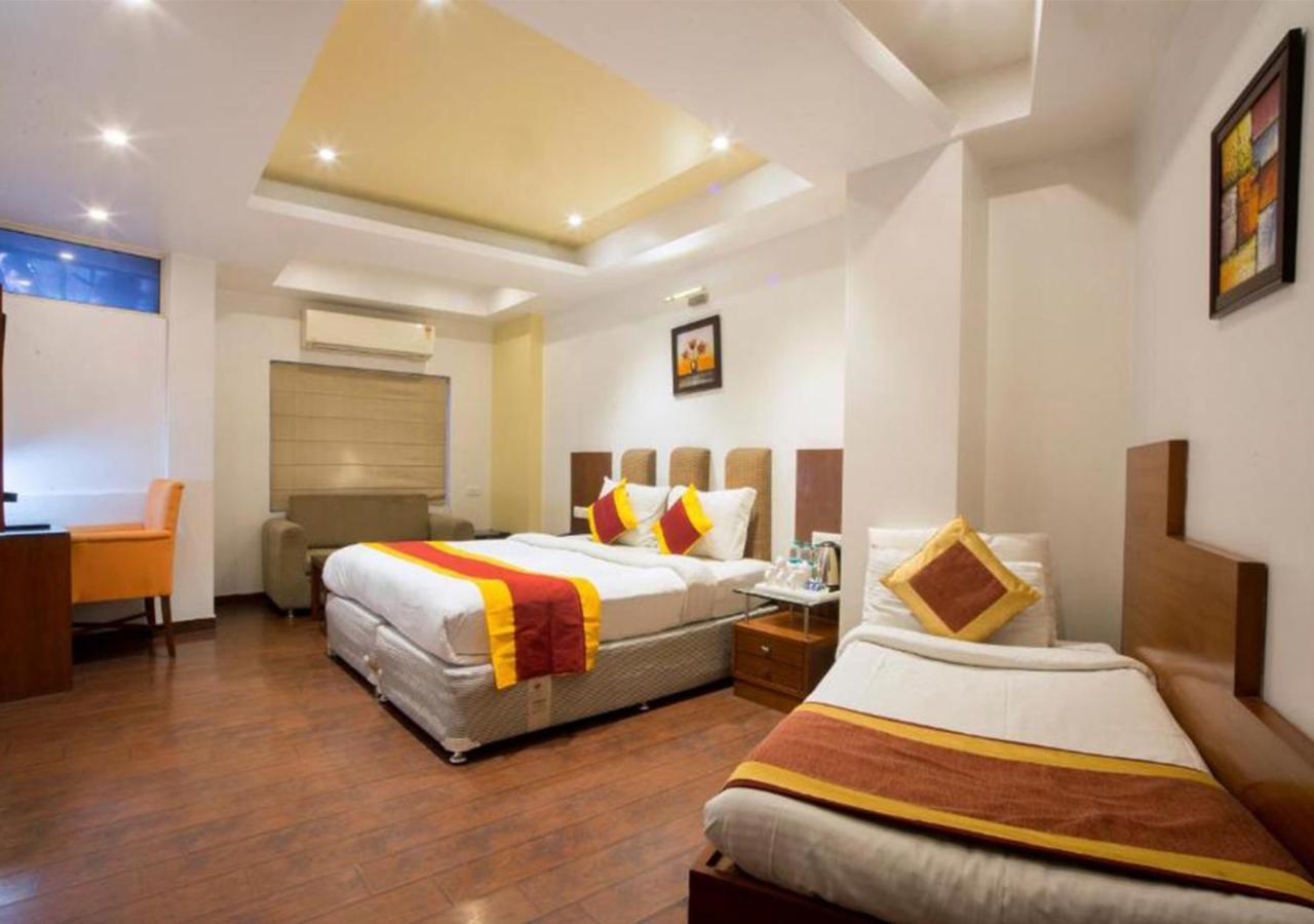 Hotel Palm Do'R # Walking Distance To New Delhi Station # Parking # Family Hotel # Customer'S Choice Hotel # Near To Tourist Places - India Gate, Red Fort, Jama Masjid Extérieur photo