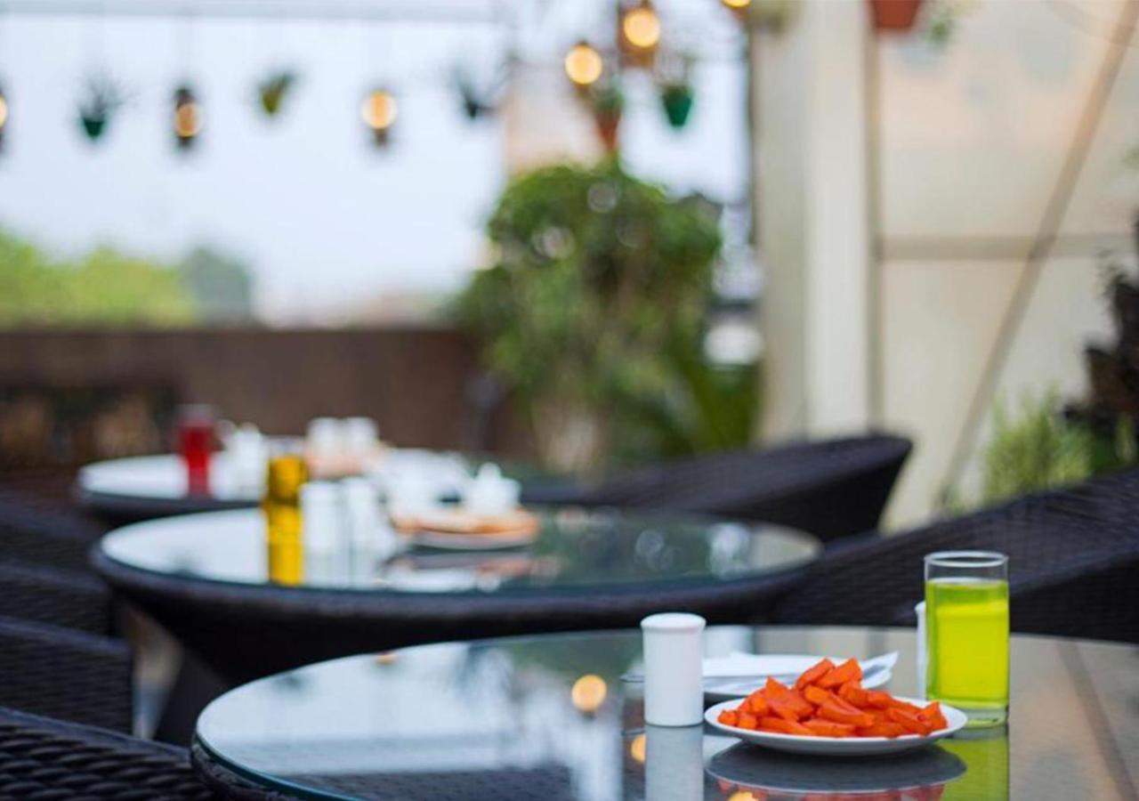 Hotel Palm Do'R # Walking Distance To New Delhi Station # Parking # Family Hotel # Customer'S Choice Hotel # Near To Tourist Places - India Gate, Red Fort, Jama Masjid Extérieur photo